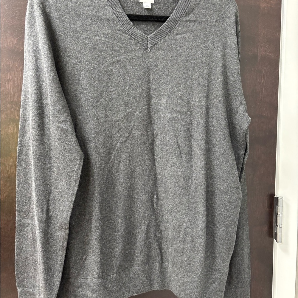 GAP Gray V-Neck Sweater Classic Knit